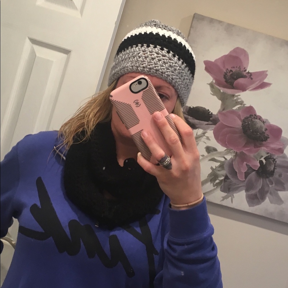 Black Infinity Scarf - Picture 4 of 4